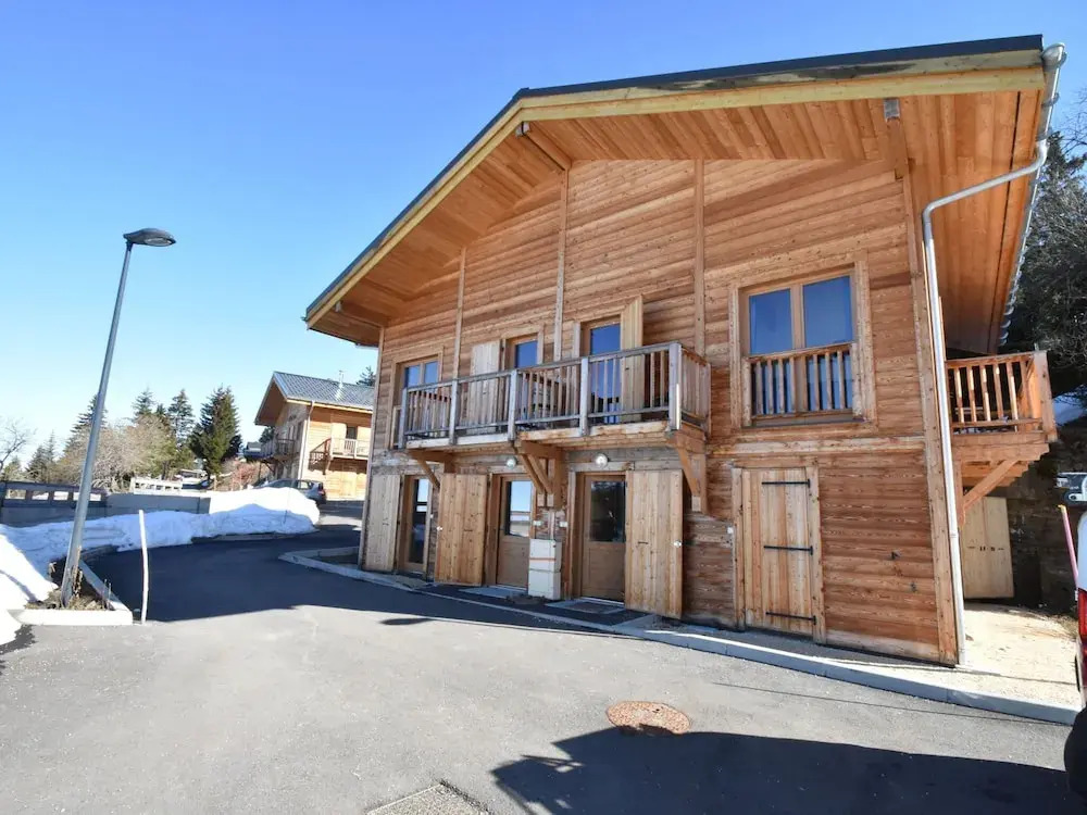 Splendid Chalet in Chamrousse With TV
