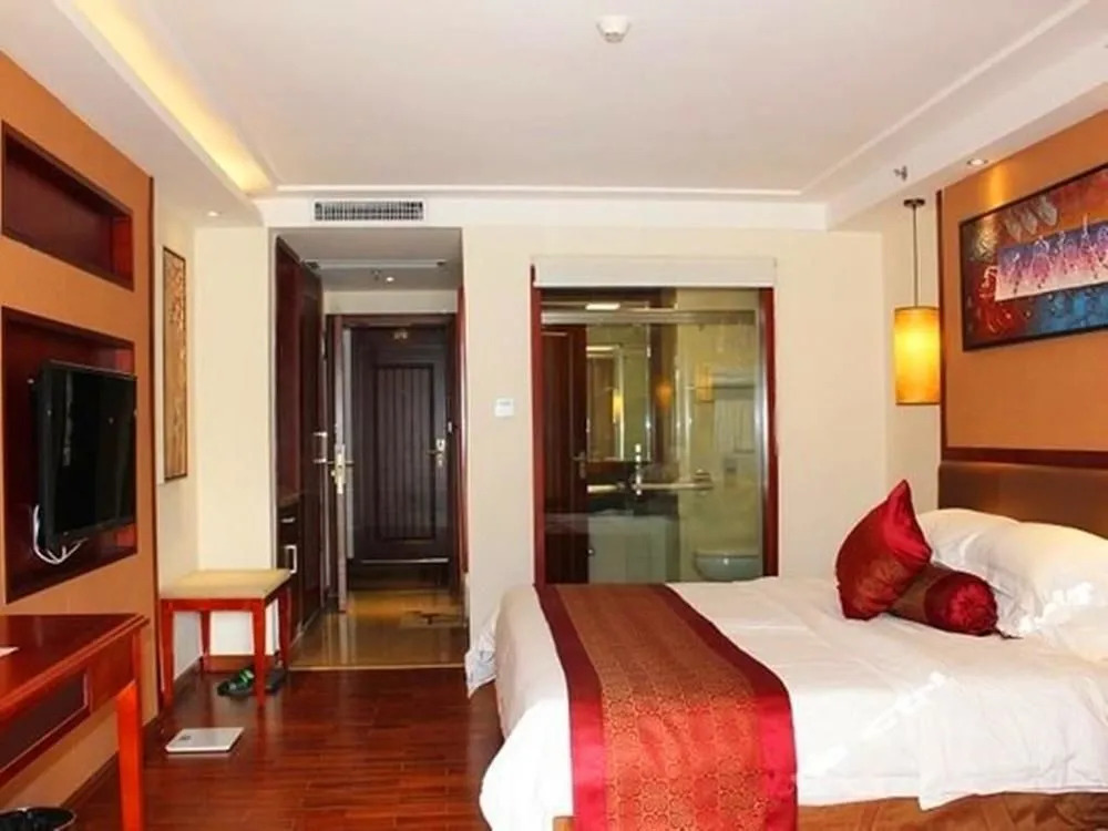 Yihua Riverview Hot Spring Holiday Hotel