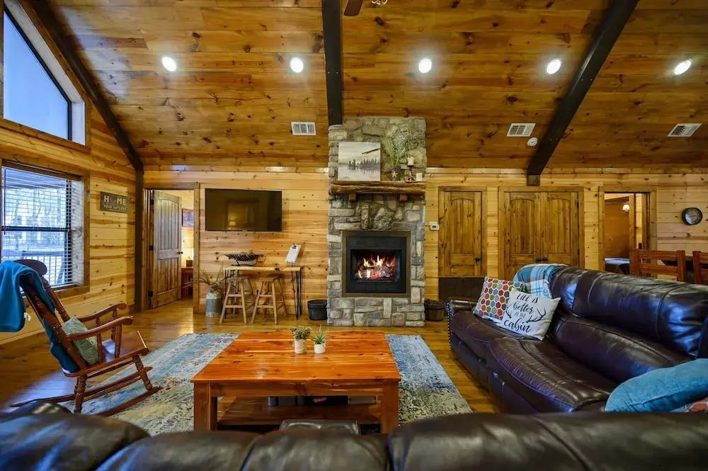 Whitetail Retreat Cabin for 13!