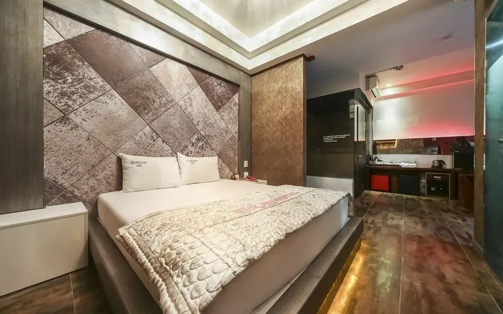 Show Motel