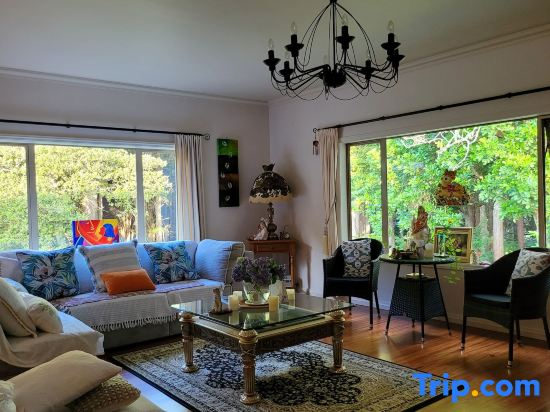 Serene Whangarei  lifestyle luxurious modern home  with  trees and Garden Views
