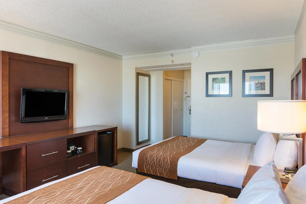 Comfort Inn By the Bay