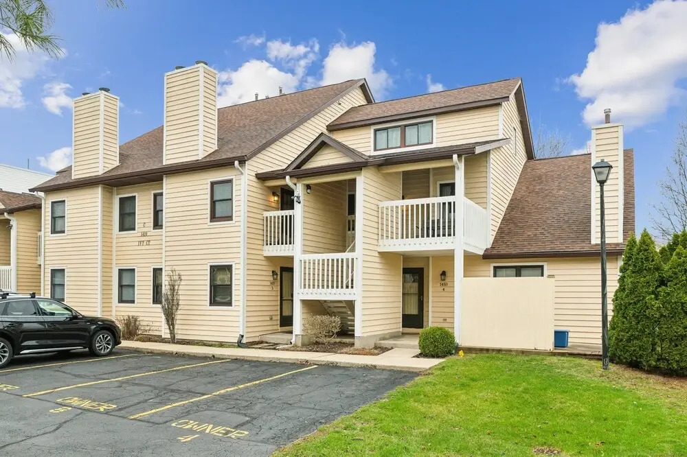 Stylish Notre Dame Condo Sleeps 6 2 Bedroom Condo