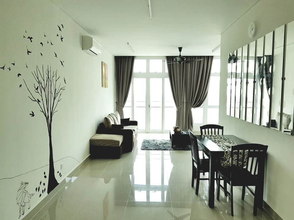 Holi 1Medini Suites