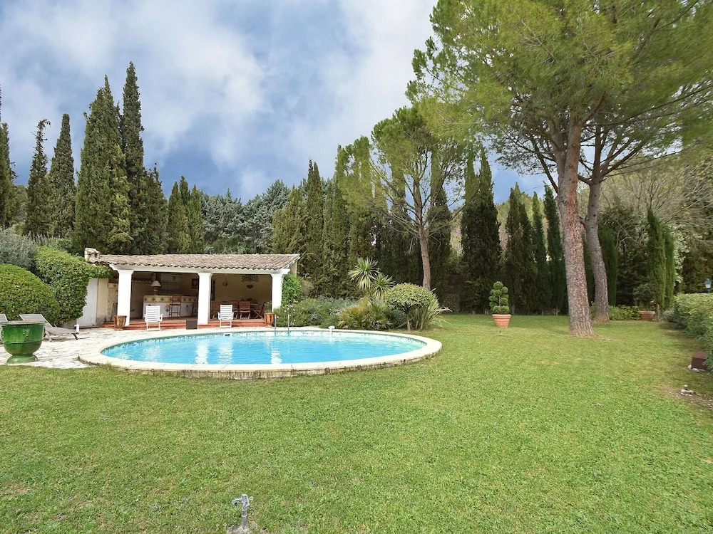 Characteristic Villa With Private Swimming Pool Close to the Center of Nimes