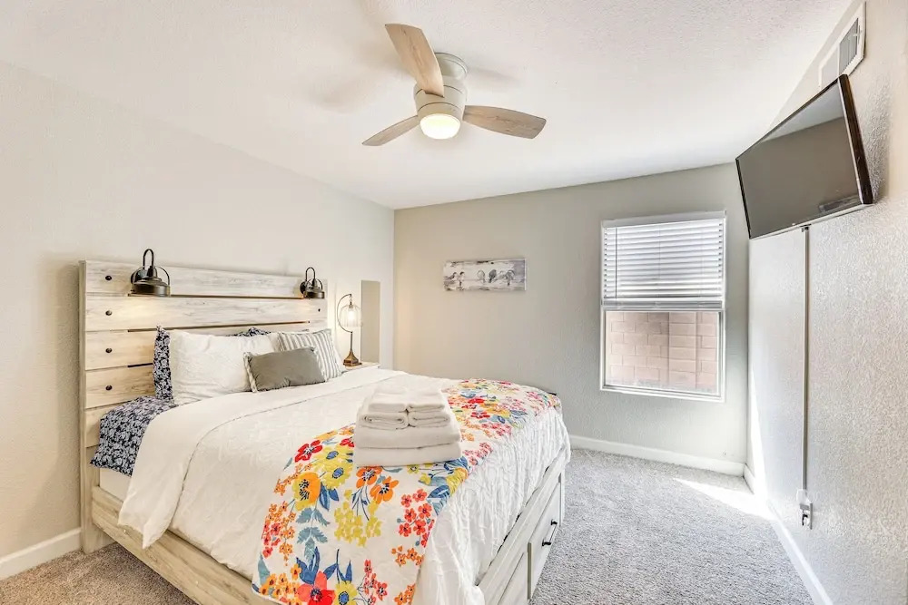 Centrally Located Gilbert Home: Patio & Grill!