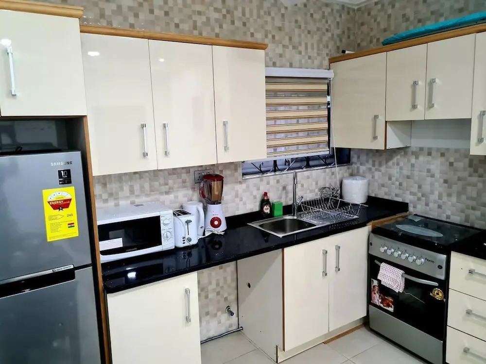 Comfy & Cozy Hideout ~ Close to Highway ~parking