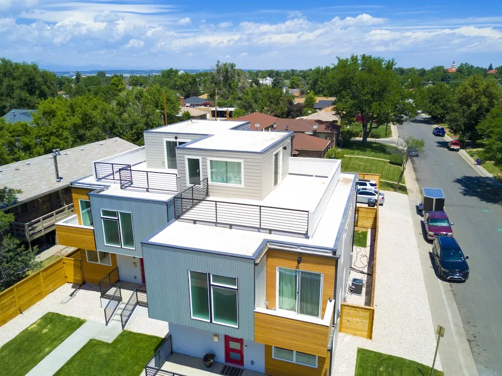Built in 2017 Luxurious 4 BR home in DT