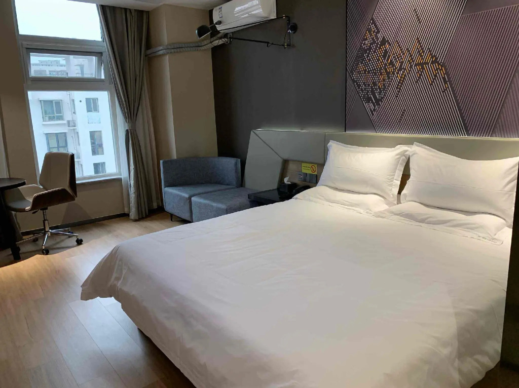 IU Hotels· Tianjin Houtai Chengjian University Haitai Industrial Park