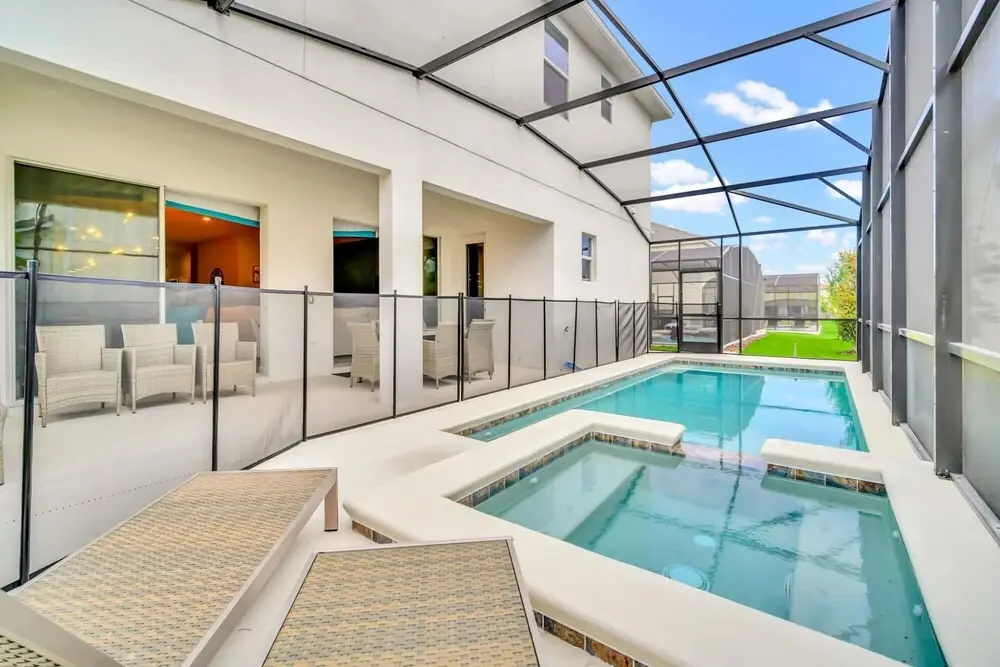 12br Mansion - Sleeps 26 - Family Resort w Private Pool Hot Tub and Games