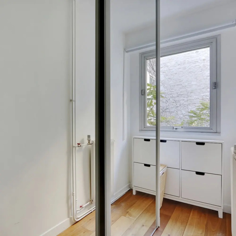 Modern Brunel Classic 1 Bed Apt With Balcony in Paris
