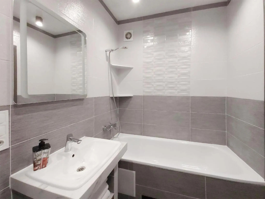 Monro Apartment