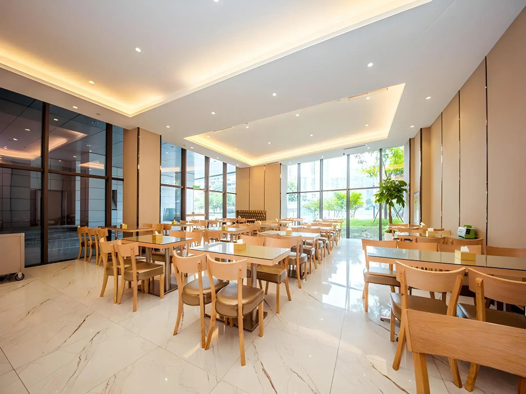 Vienna International Hotel (Wuhan Workers' Culture Palace Jiyuqiao Metro Station)