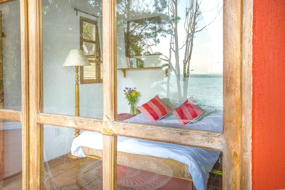Lake Front Paradise-Nature where Mayan Culture Collide