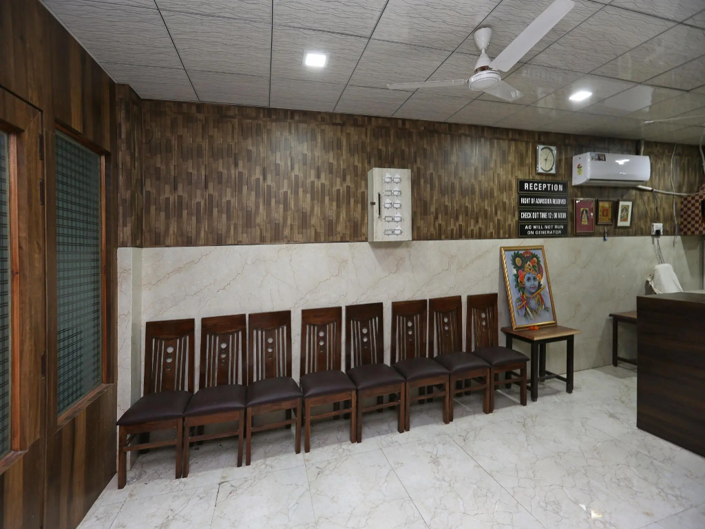 OYO 19948 Hotel Goverdhan