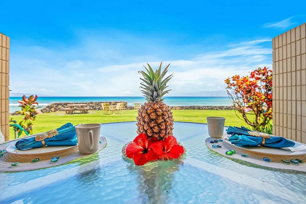 Kaleialoha 106 Ocean Front 1bd/1ba 1 Bedroom Condo by RedAwning