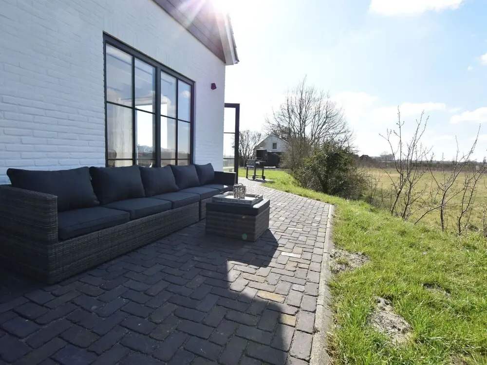 Serene Holiday Home in Nieuwvliet With Garden