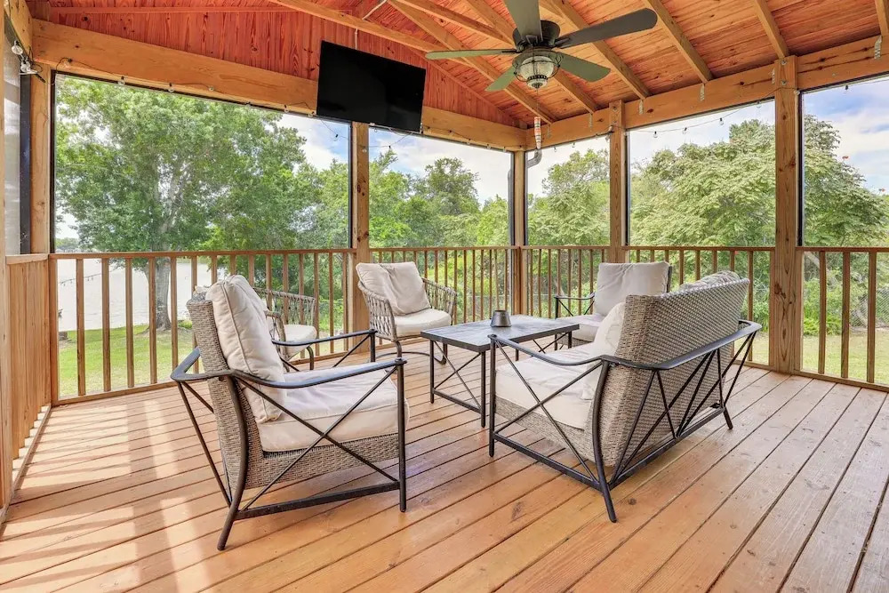 Private & Picturesque Escape on Lake Henry!