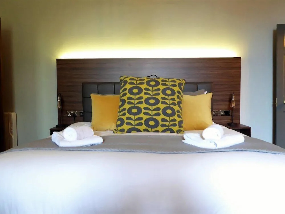 The Broderick at Claremont Apartments
