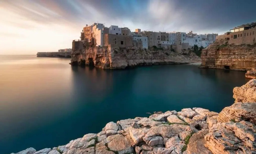 The Duchess's View - NEW! Luxurious Flat in Historical Centre 115 sq m, 3min walk to Cala Porto beach and Private Parking