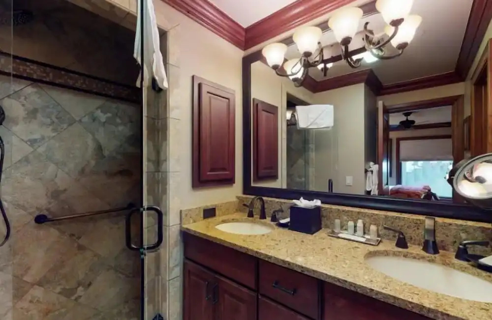 Exclusive 4 Bedroom Ski In, Ski Out Vacation Rental With Hot Tubs And Heated Outdoor Pool In Lionshead Village
