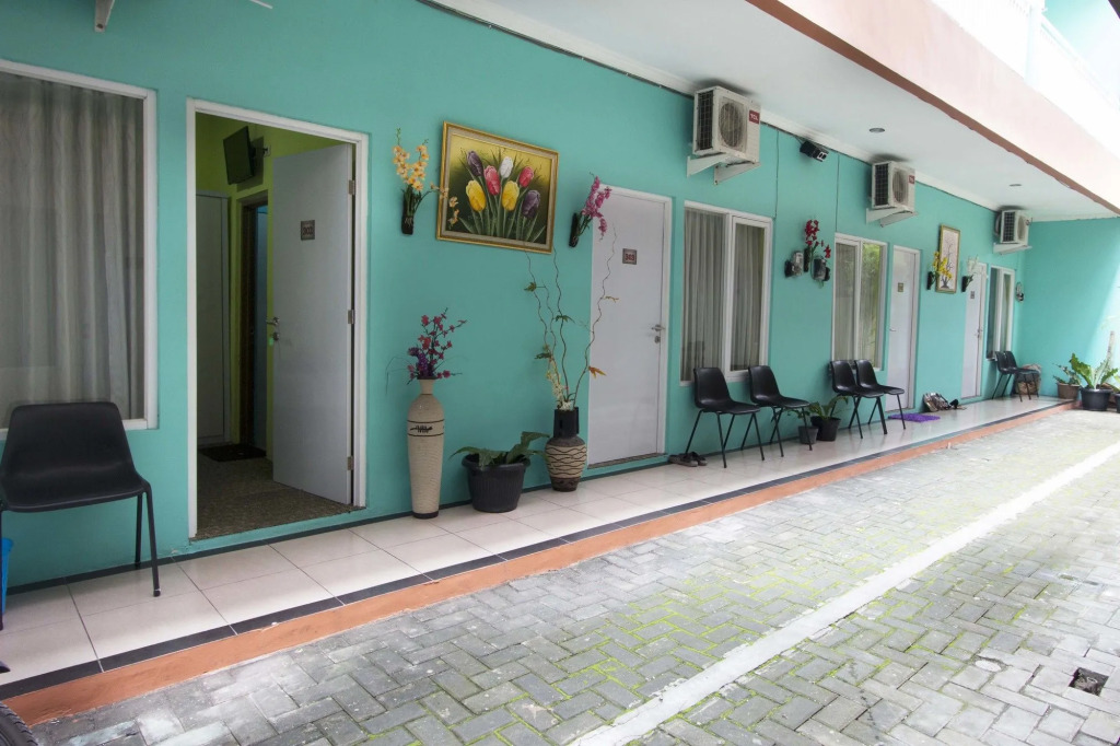 RedDoorz near Plaza Ambarukmo