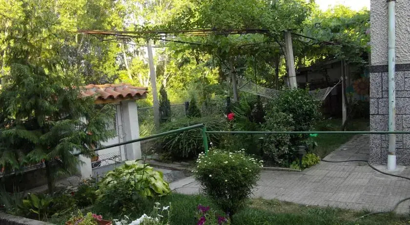 Sakutski House