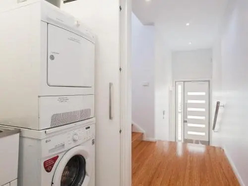7 Judith Street Stunning duplex with ducted air