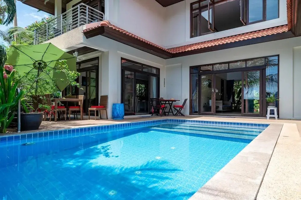 4 BR Villa walking distance to beach - KBR44