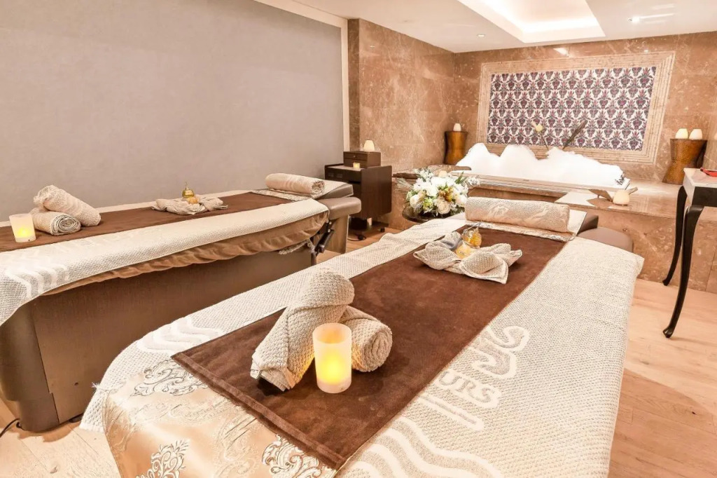 Les Ambassadeurs Marina Hotel & Casino