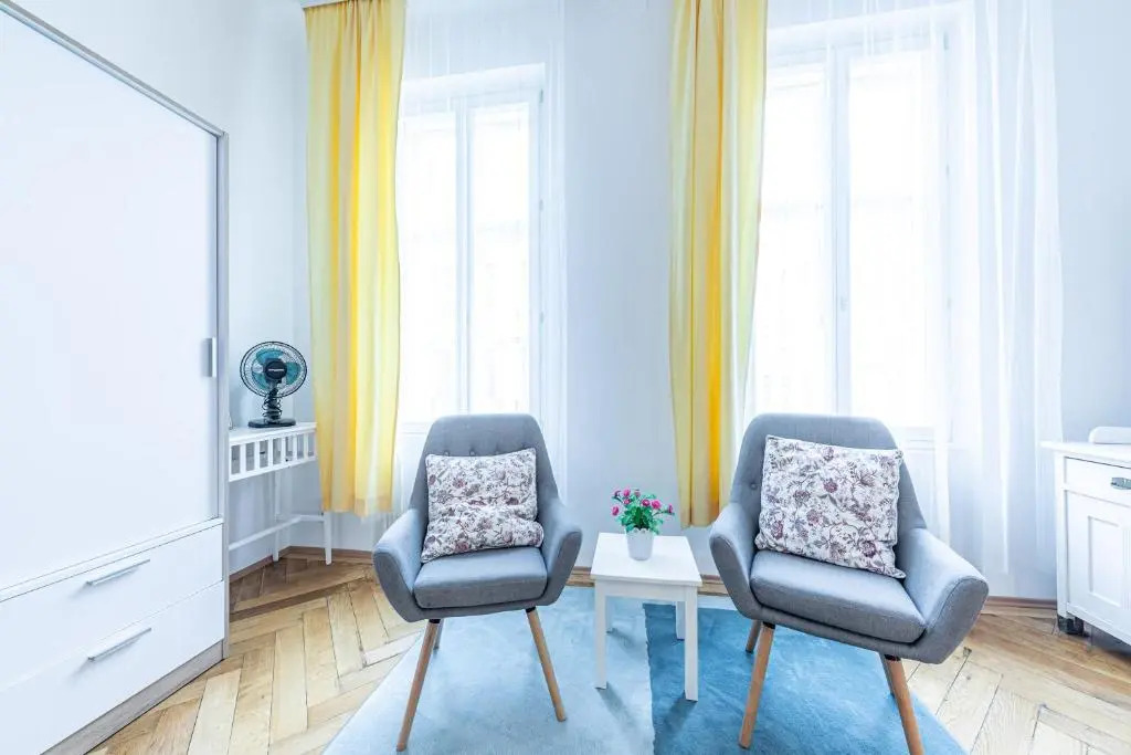 Historic & Luxurious by JR City Apartments