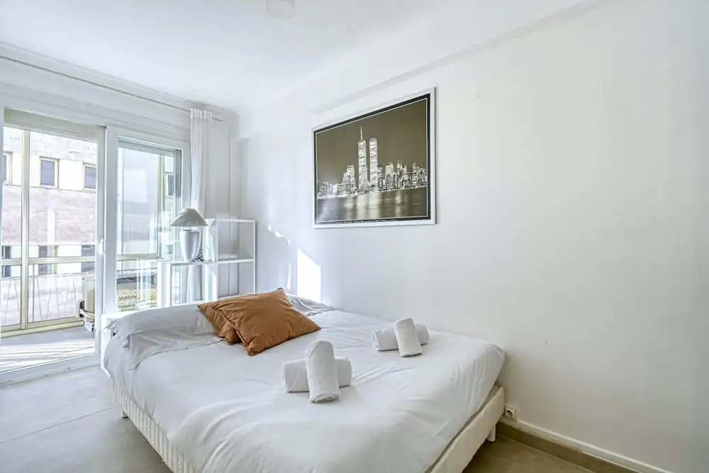Sunny Apartment With Magnificent View of Plage du Midi Beach