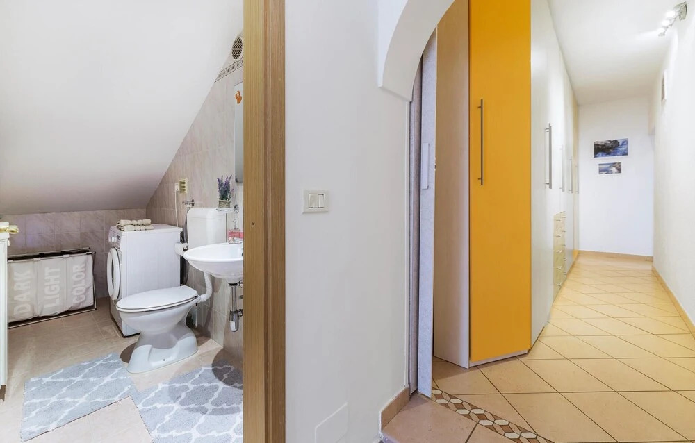 2 Bedroom Beach Front Home In Vabriga