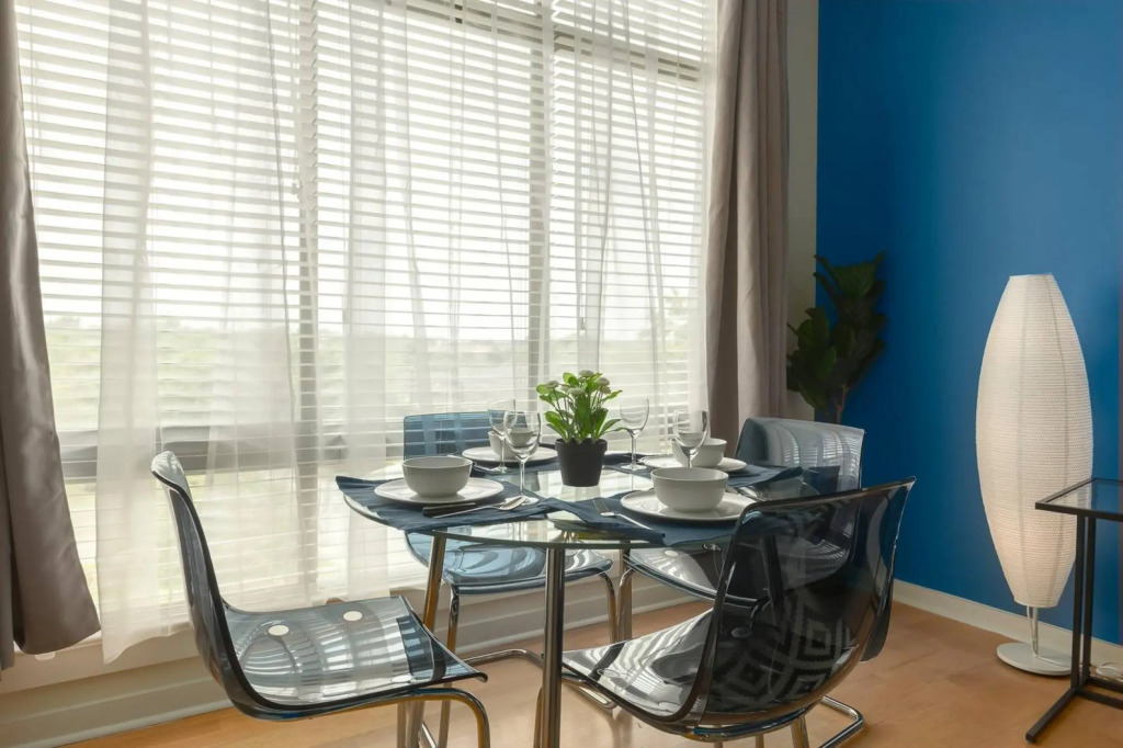 Apartment with Private Balcony, Wifi, Parking