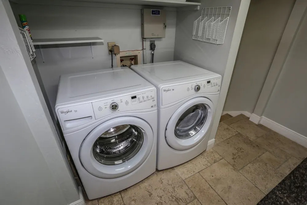 936 San Carlos