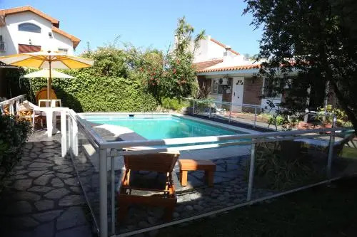 Bernies Bed & Breakfast , A 3 KILOMETROS DEL AEROP EZEIZA, VAN ,IN-OUT, FREE EZEIZA AIRPORT