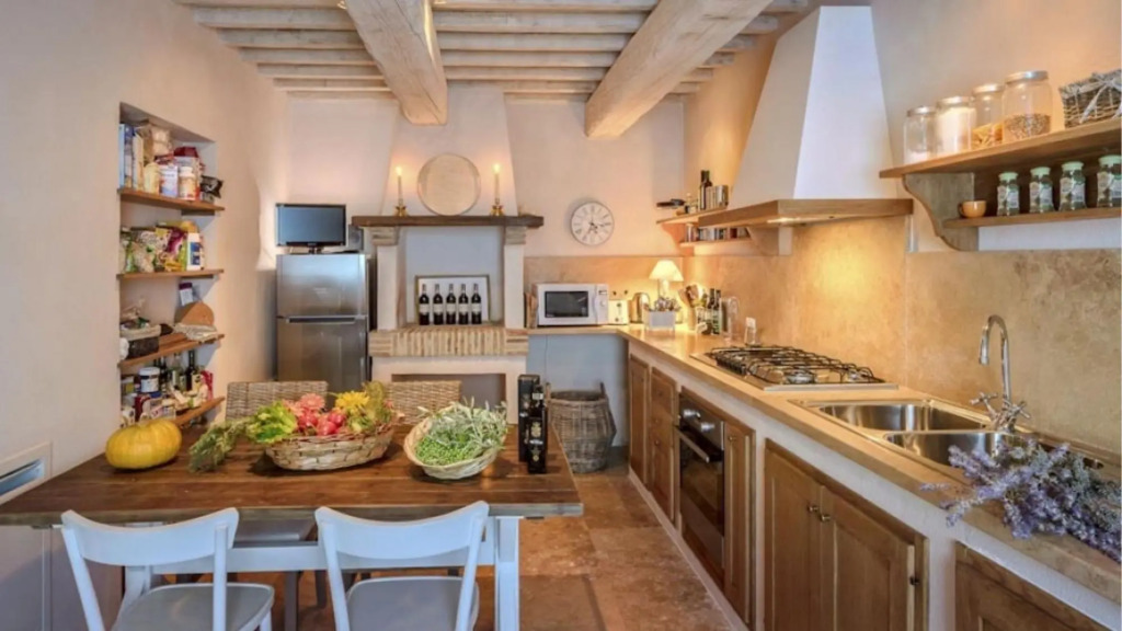 Luxury Villa for 6 Inside a Wonderful Estate-villa Santa