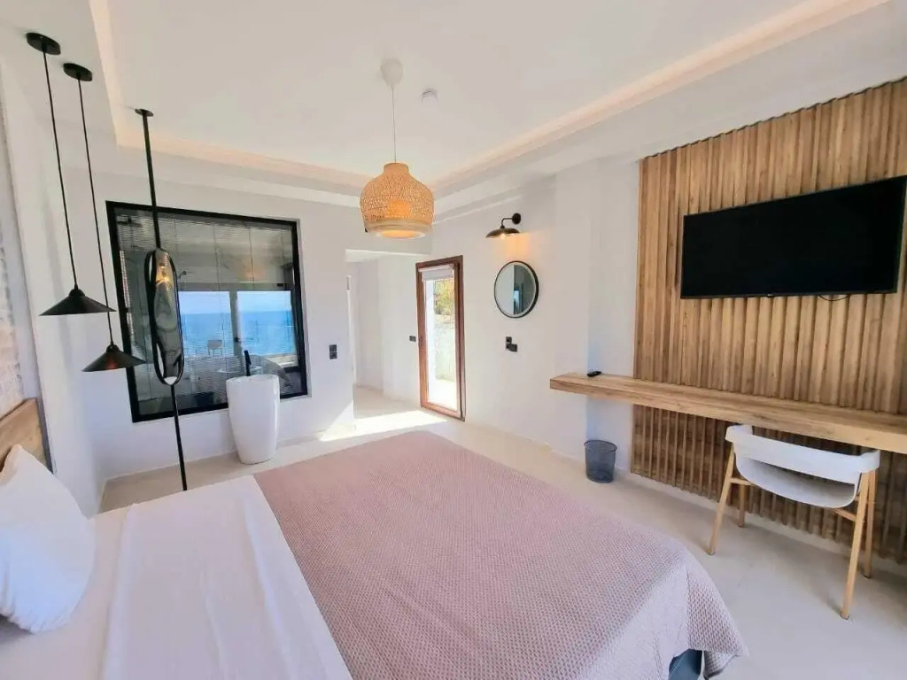 Enjoy Lichnos Bay Village, Camping, Hotel and Apartments
