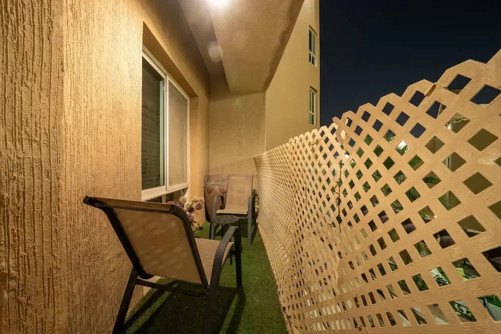 Luxury Three bedroom Apt Al Yasmin