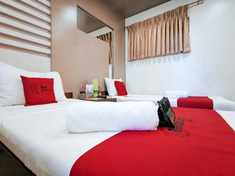 RedDoorz Plus near Robinsons Place Gensan