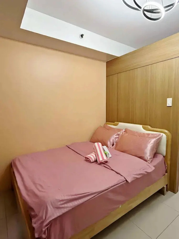Shell Residences MOA - Josh staycation