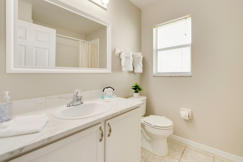 Family Fun! Modern Home w/ Pool ~ 8 Mi to Disney
