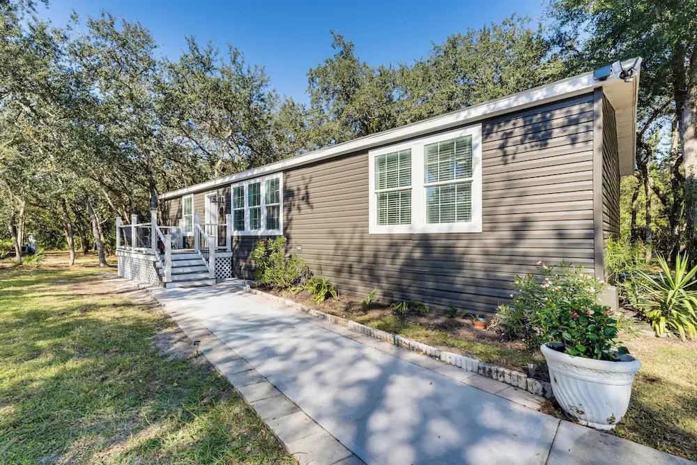 7 Mi to Disney: Pet-friendly Home w/ Yard