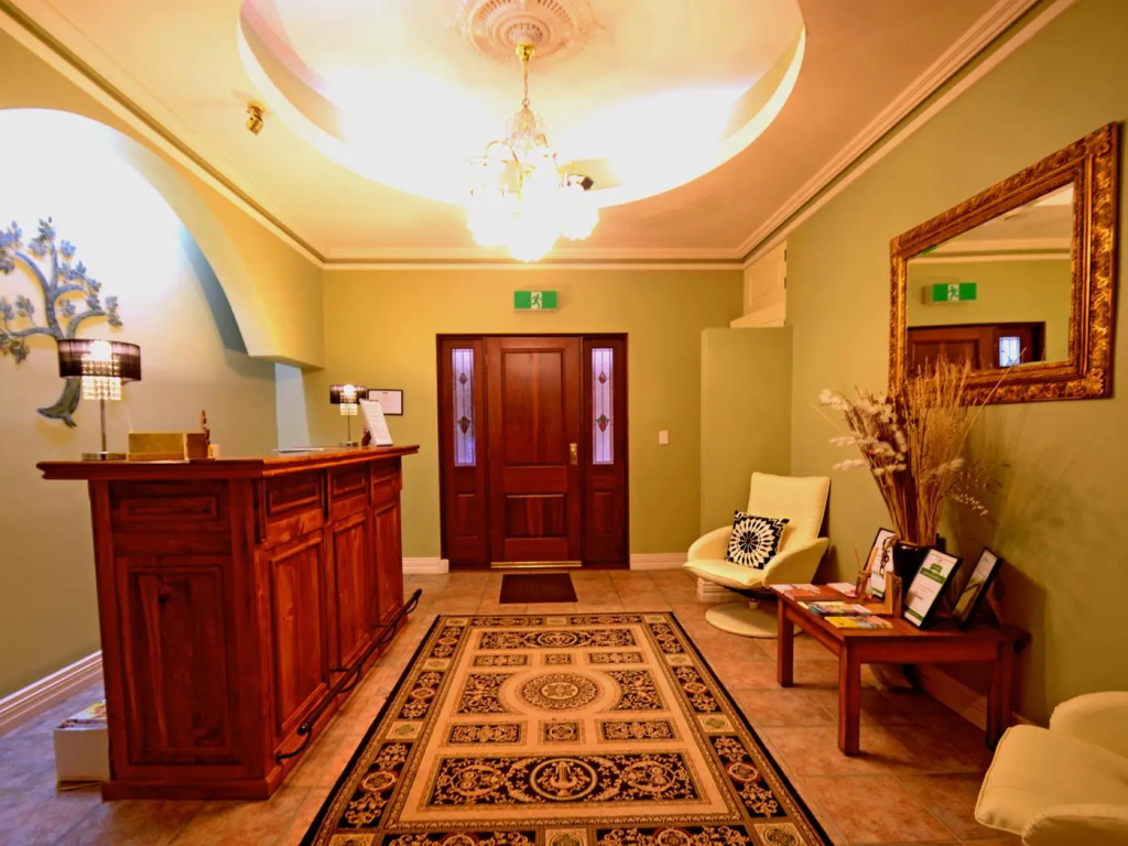 Inn The Tuarts Guest Lodge