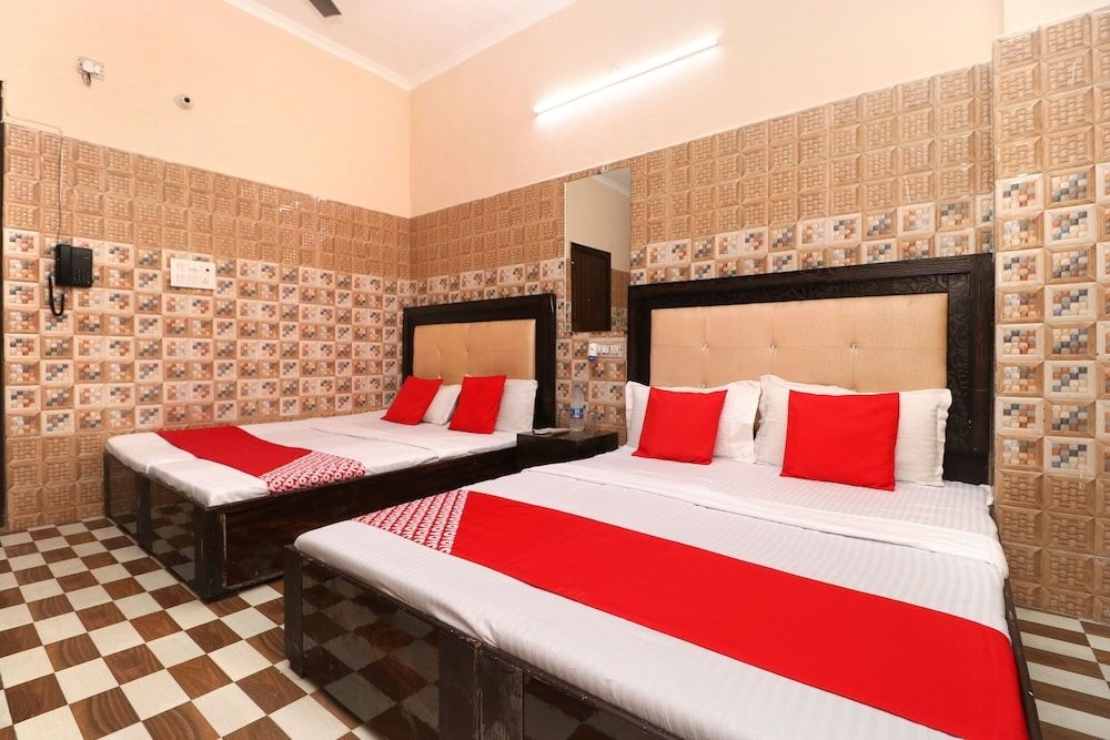 OYO 35497 Hotel Kapoor Residency