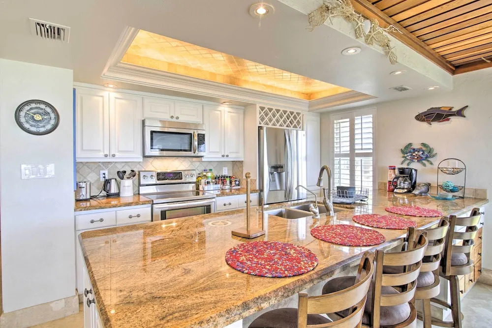 Modern Beachfront Condo w/ Pool & Beach Access!