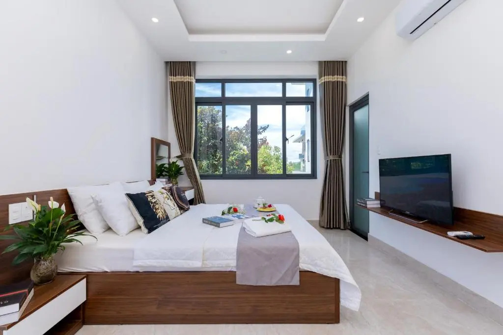 Palm Villa 34 ( Luxury Villa with 17 bed room, karaoke & bida inside)