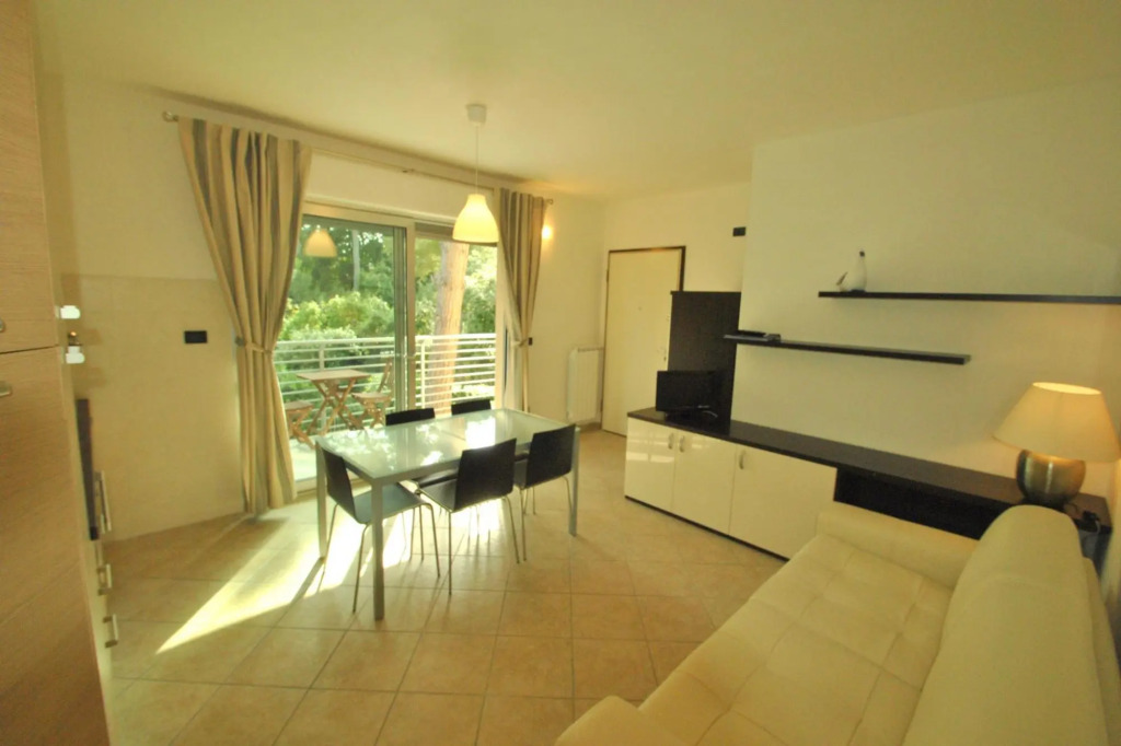 In vacation residence, mt. 50  from the sea, apartment on the 1st floor with terrace, 3 beds. Reserv-Venus- Bilocale Mare