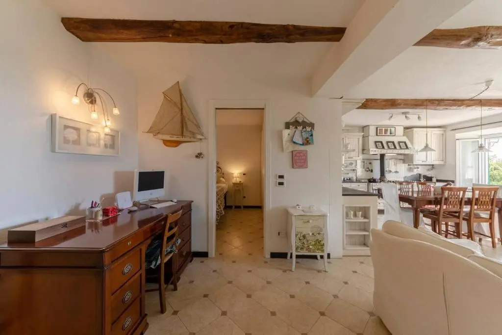 ALTIDO Lovely Apt for 4, with SeaView Moments from Beach