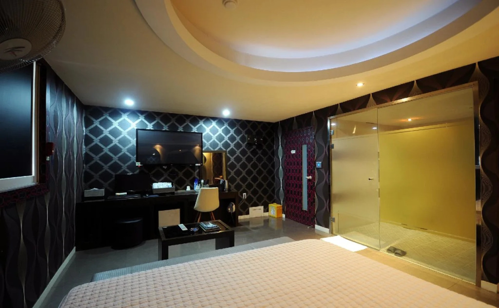 WOW Motel